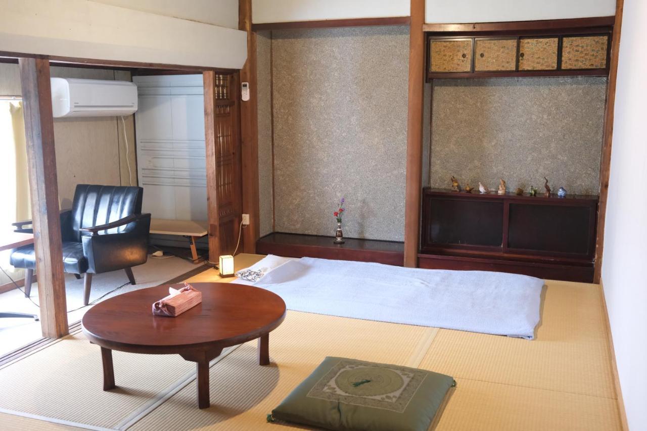Guesthouse Kojiya 暮らしをつくる宿 旧糀屋 Fukutsu Luaran gambar