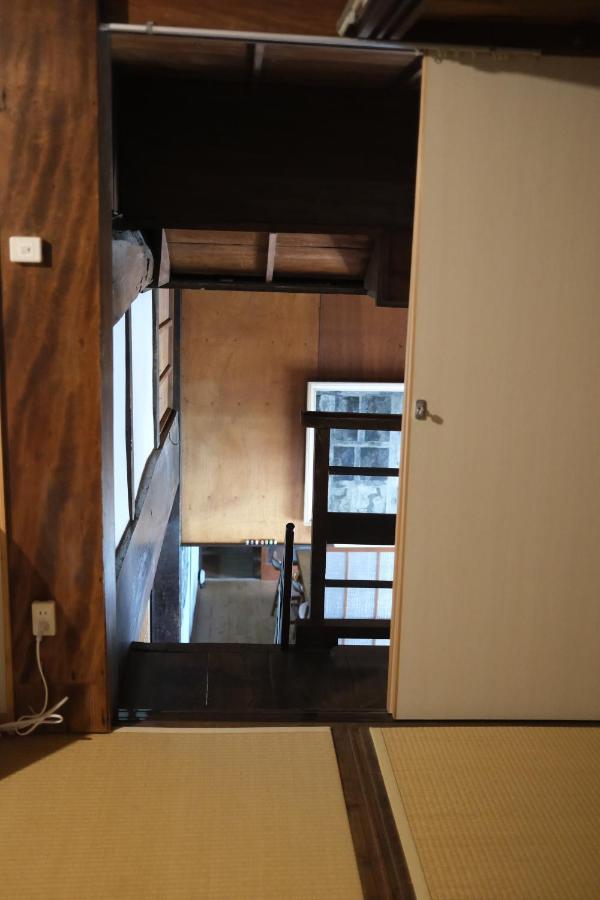 Guesthouse Kojiya 暮らしをつくる宿 旧糀屋 Fukutsu Luaran gambar