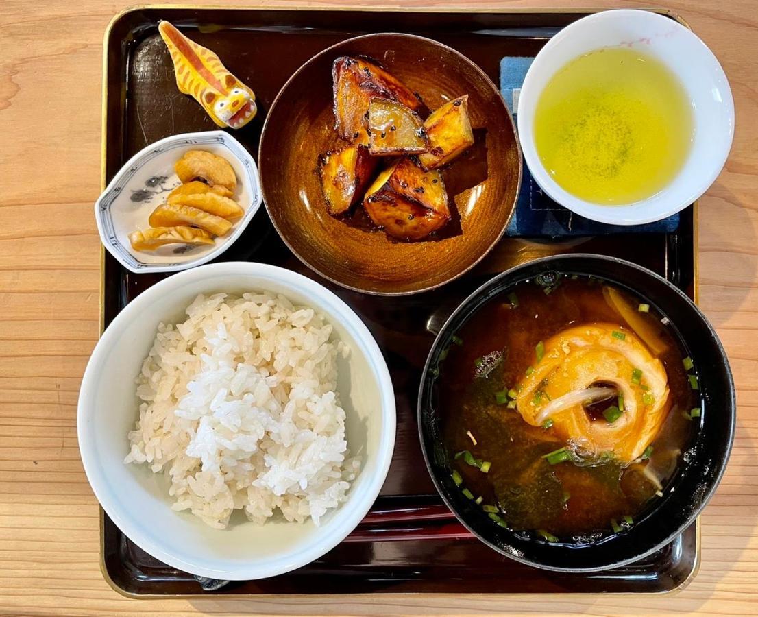 Guesthouse Kojiya 暮らしをつくる宿 旧糀屋 Fukutsu Luaran gambar