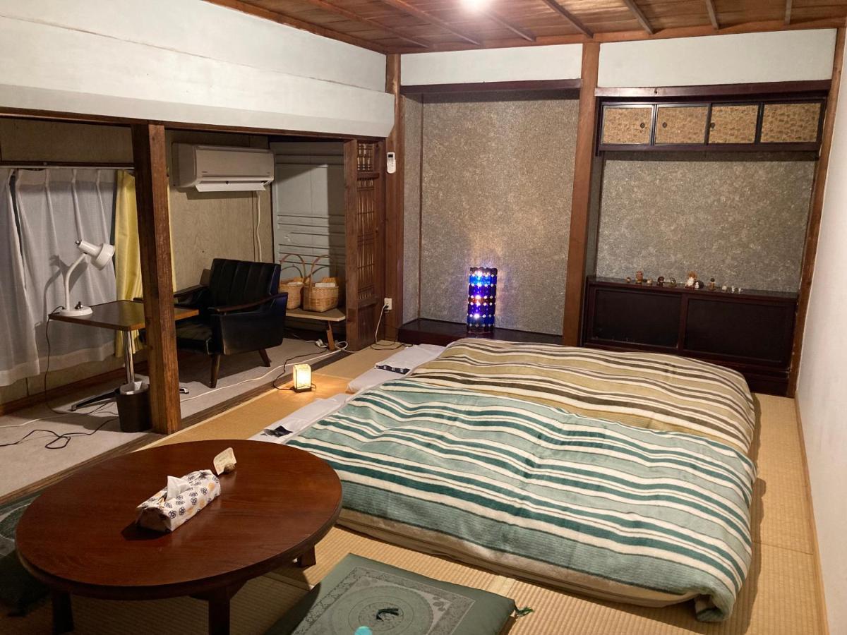Guesthouse Kojiya 暮らしをつくる宿 旧糀屋 Fukutsu Luaran gambar
